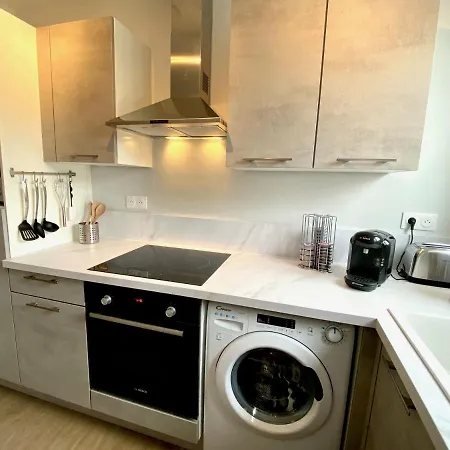 Pluton Yourhosthelper Apartment *